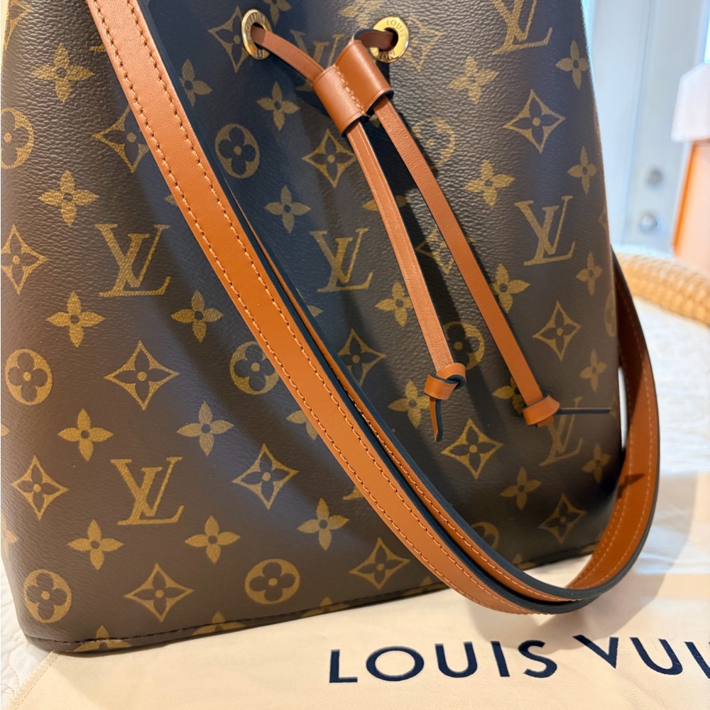 Louis Vuitton Neonoe MM Monogram Canvas Bucket Shoulder Bag in Brown and Tan